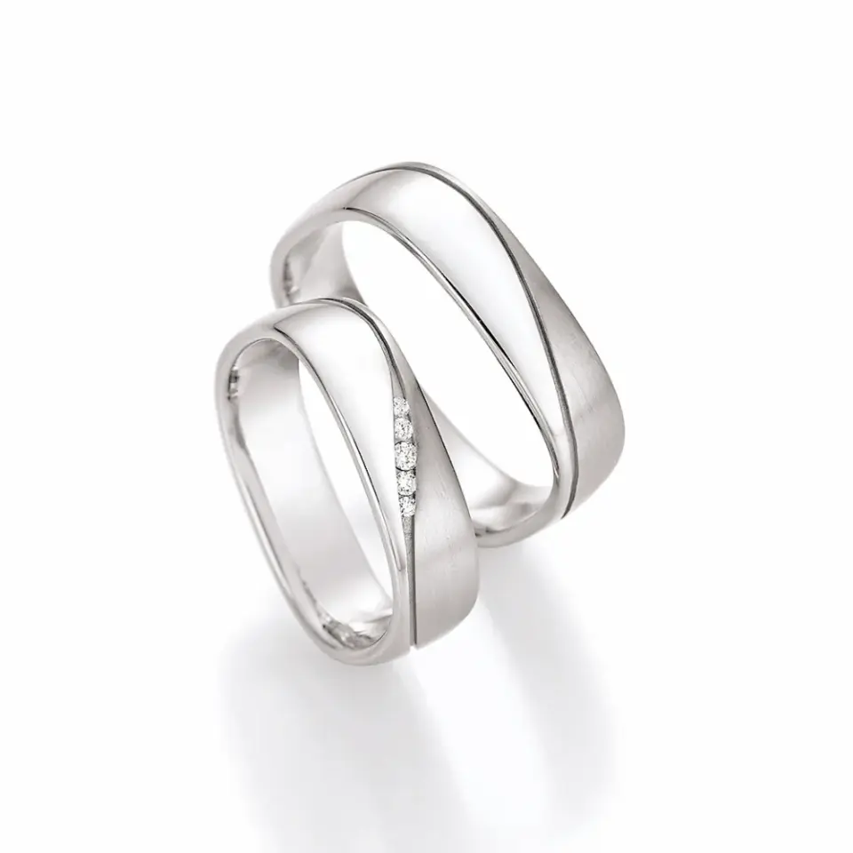 Alianzas de boda de plata con diamantes