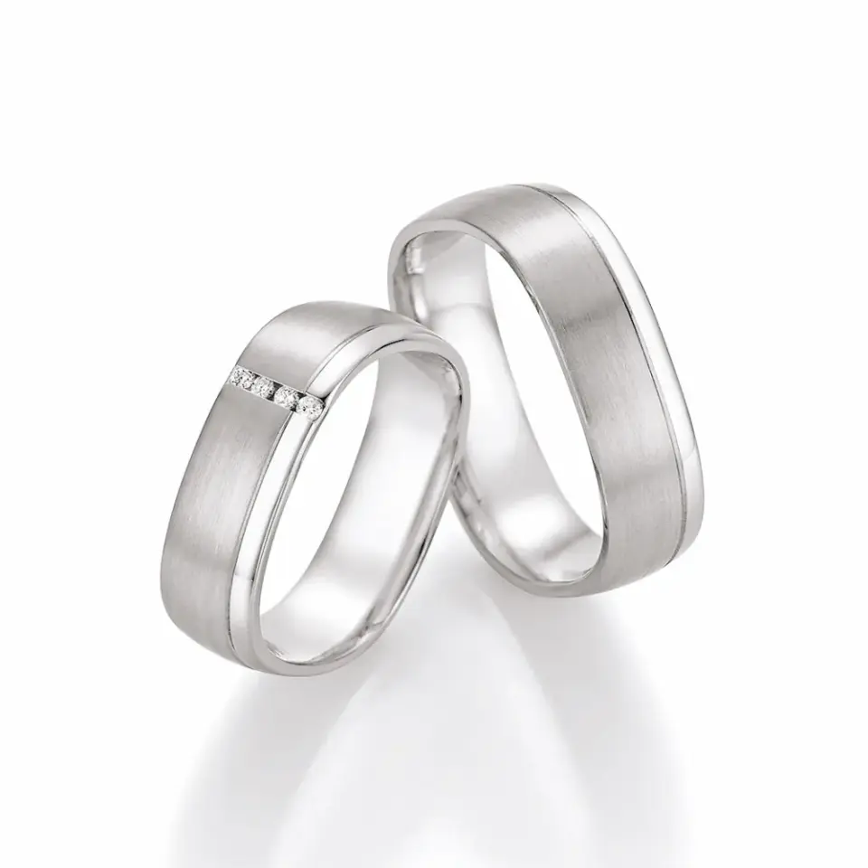 Alianzas de boda de plata con diamantes