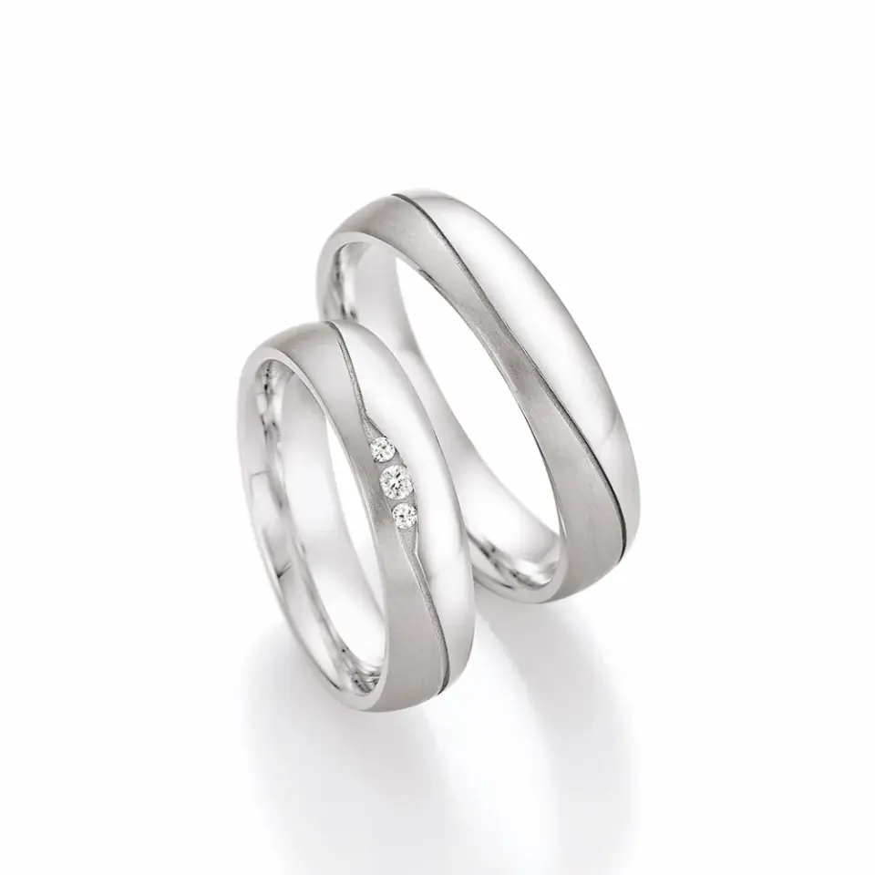 Alianzas de boda de plata con diamantes