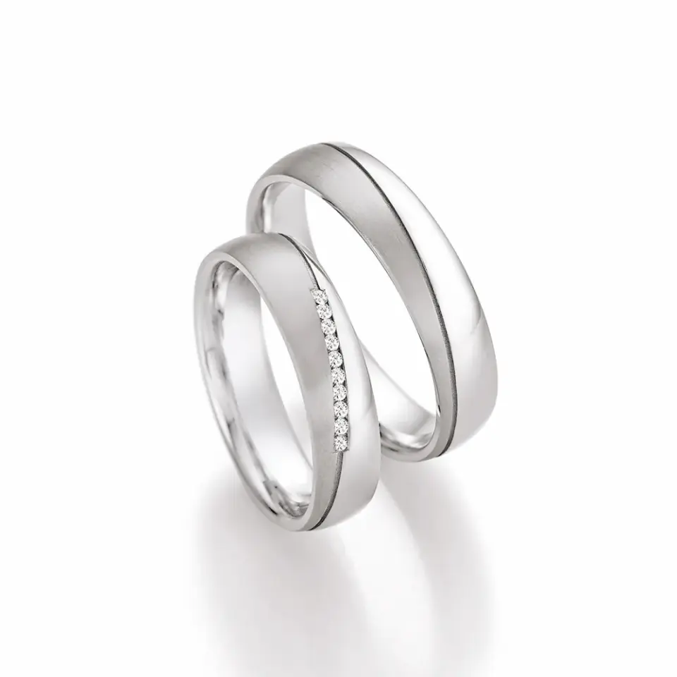 Alianzas de boda de plata con diamantes