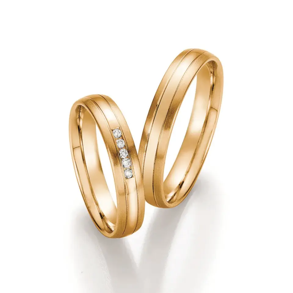Alianzas de boda de oro amarillo con diamantes