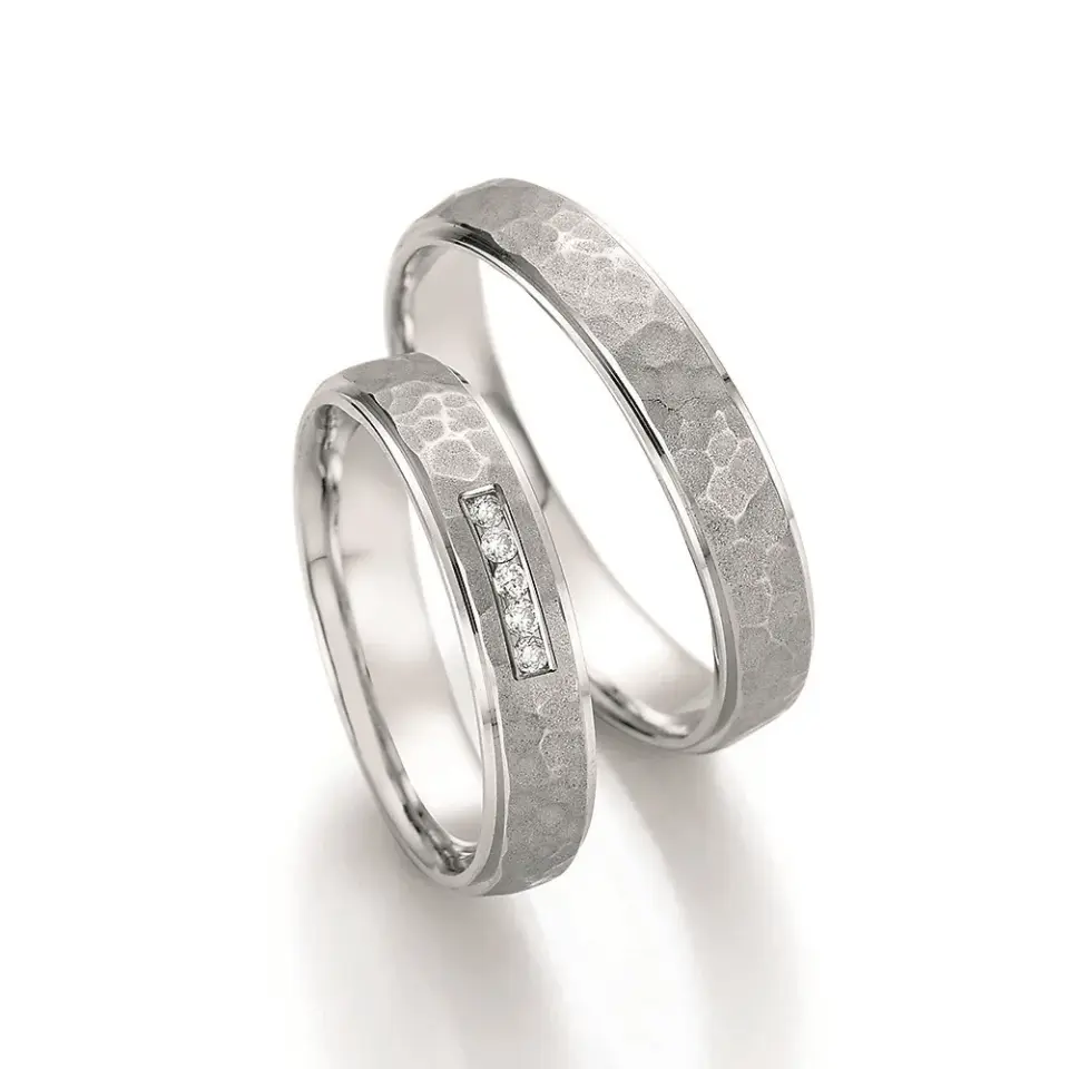 Alianzas de boda de oro blanco con diamantes