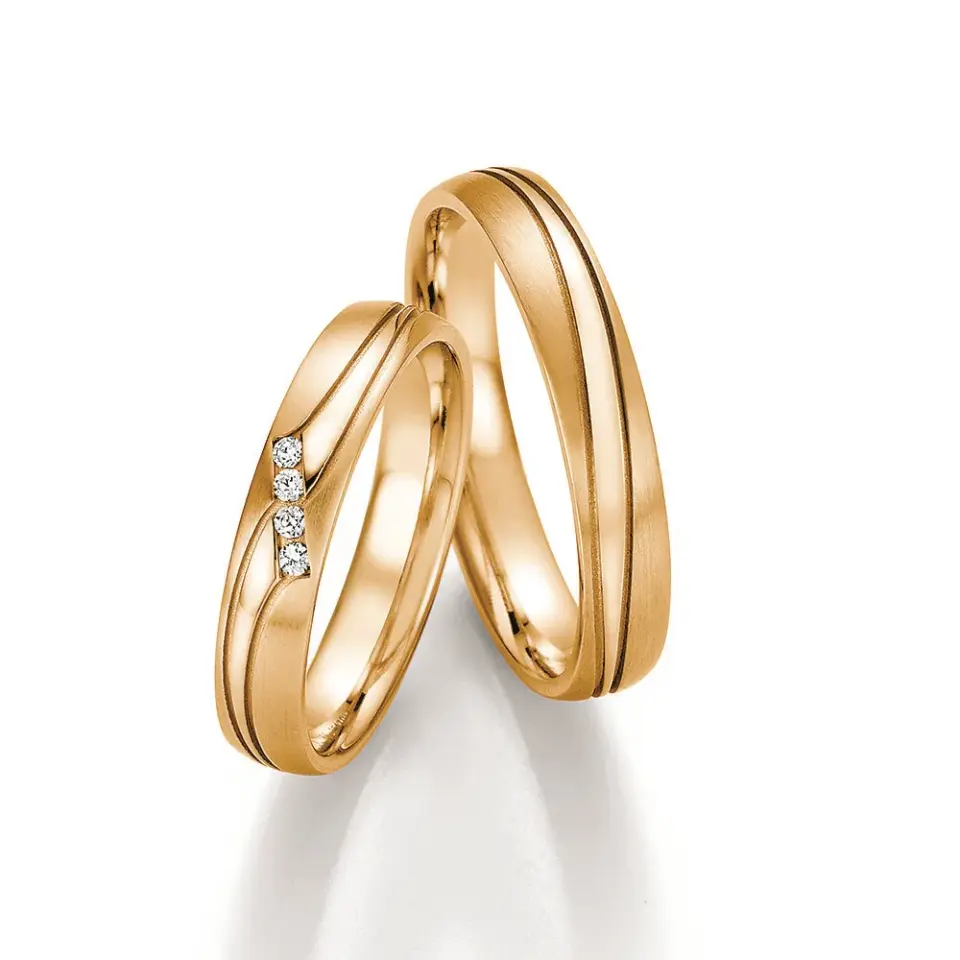Alianzas de boda de oro amarillo con diamantes