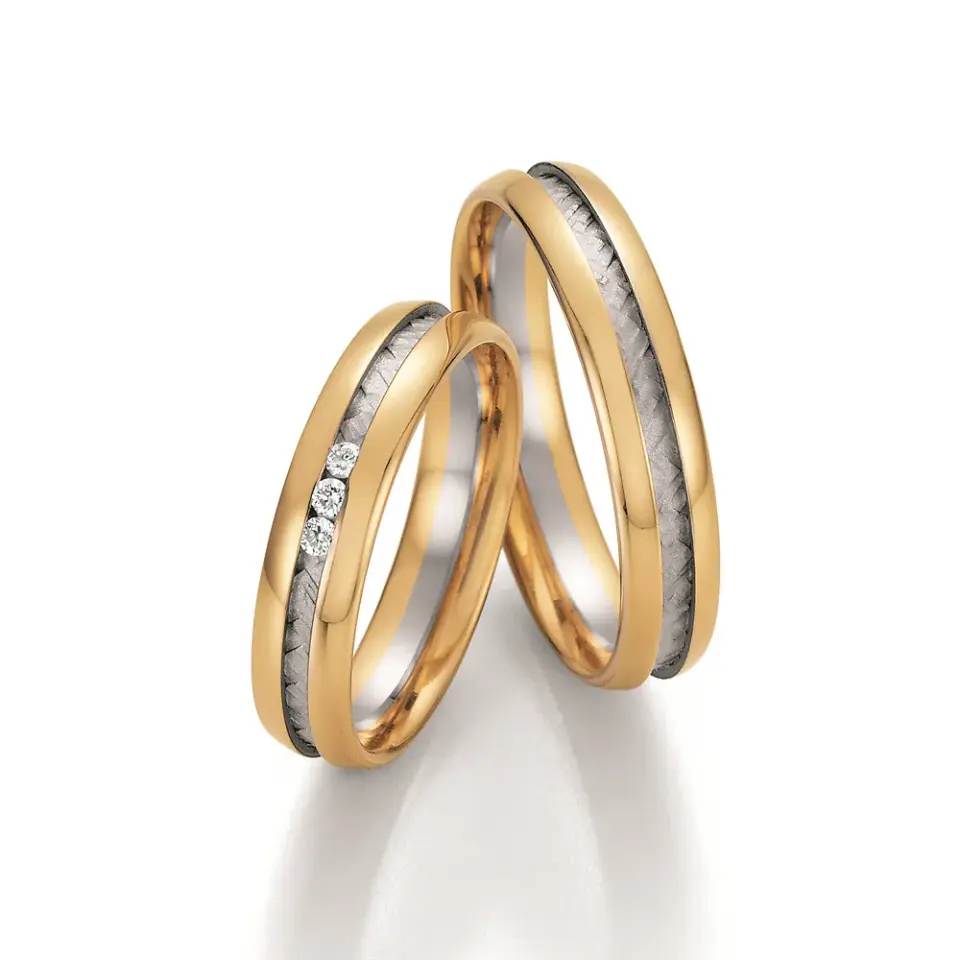 Alianzas de boda de oro amarillo y oro blanco con diamantes