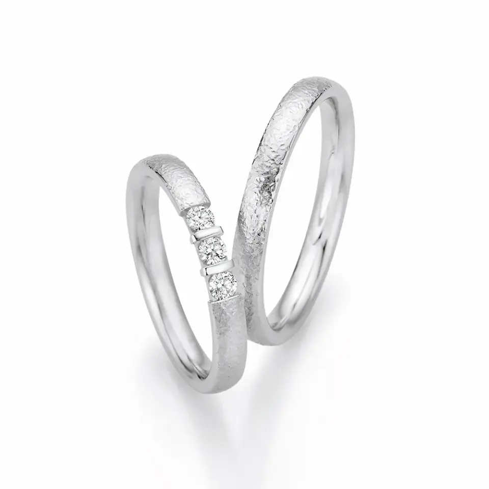 Alianzas de boda de oro blanco con diamantes