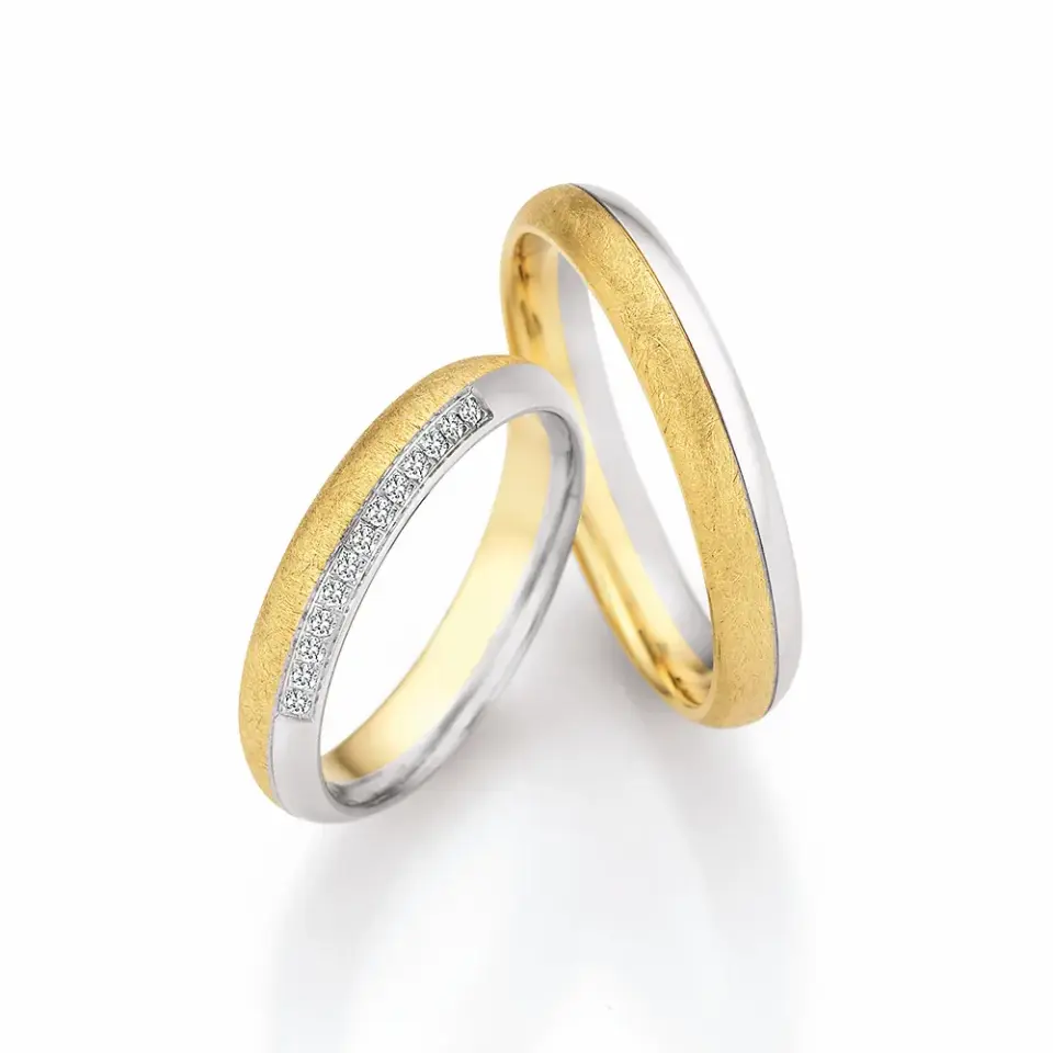 Alianzas de boda de oro amarillo y oro blanco con diamantes