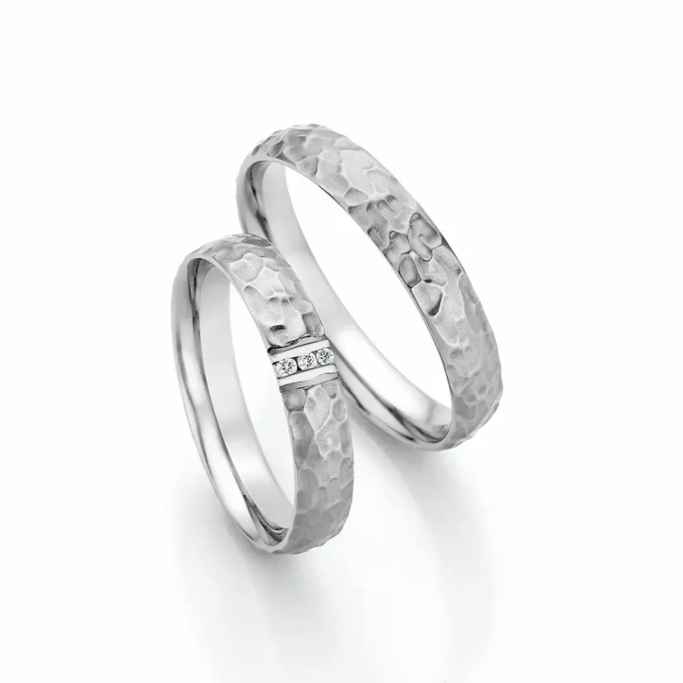 Alianzas de boda de acero con diamantes