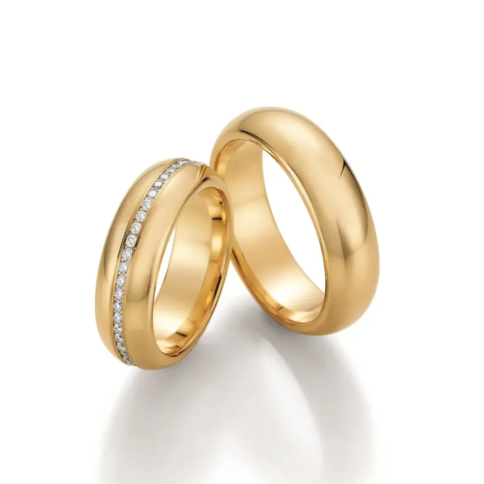 Alianzas de boda de oro amarillo con diamantes