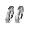 Alianzas de boda de acero con diamante