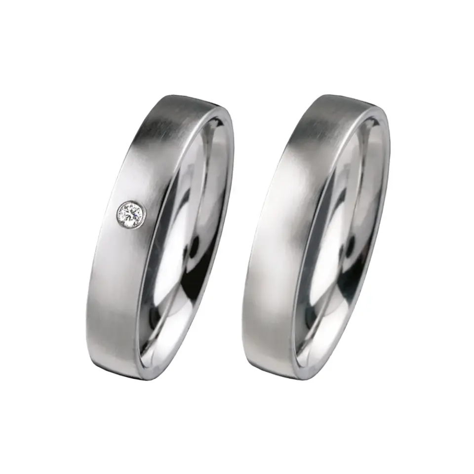 Alianzas de boda de acero con diamante