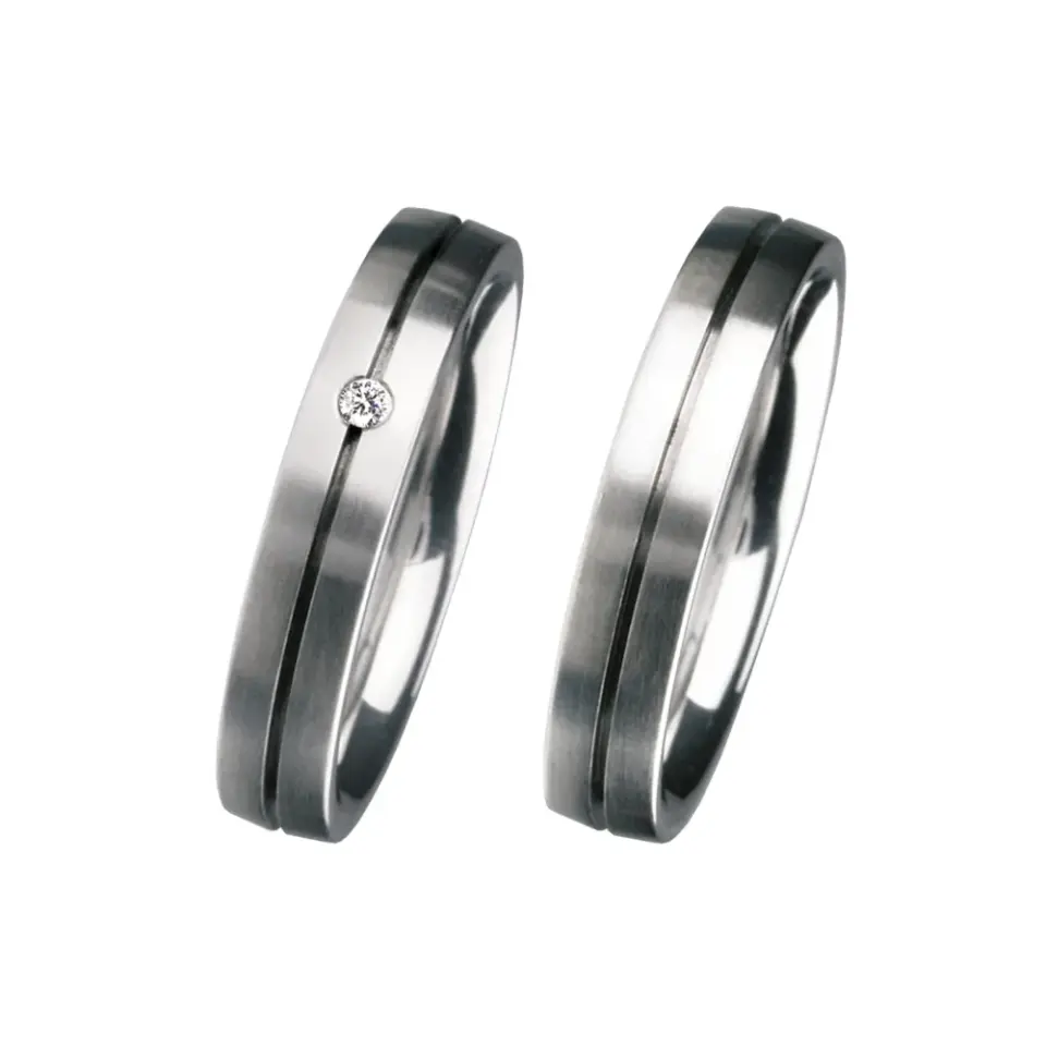 Alianzas de boda de acero con diamante