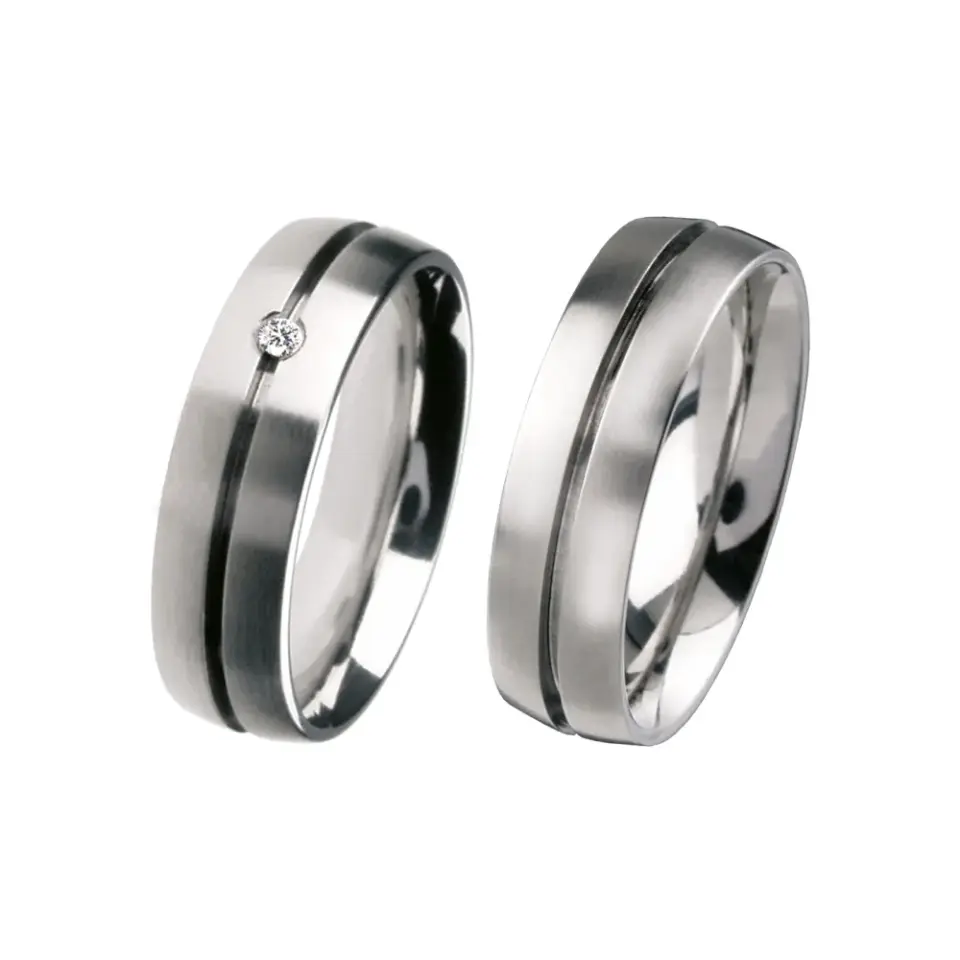 Alianzas de boda de acero con diamante