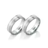 Alianzas de boda de acero y plata con diamantes