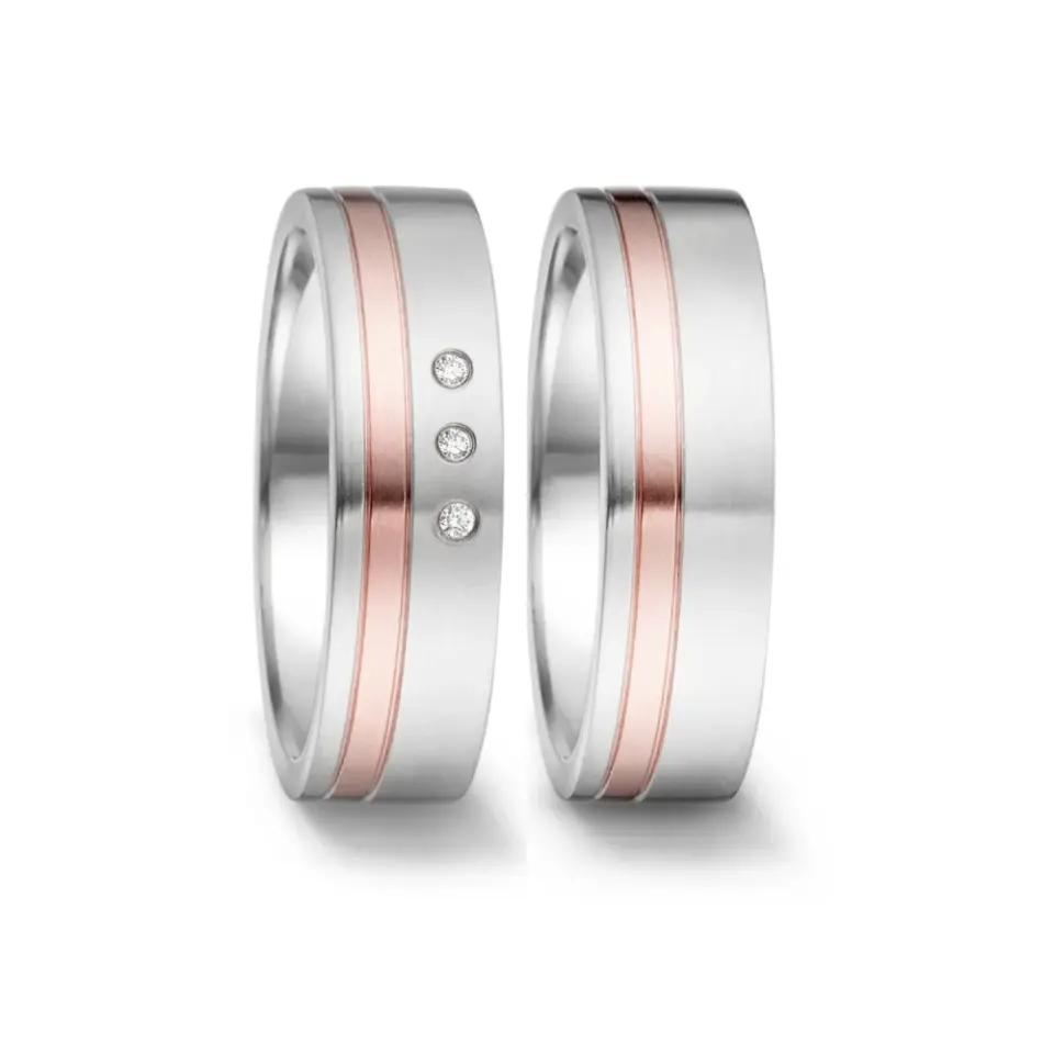 Alianzas de boda de acero y oro rosado con diamantes