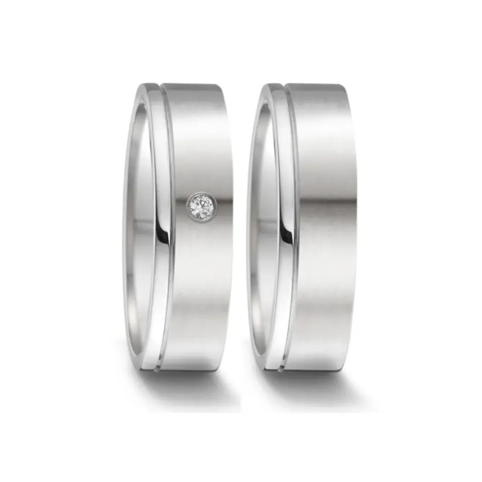 Alianzas de boda de acero con diamante