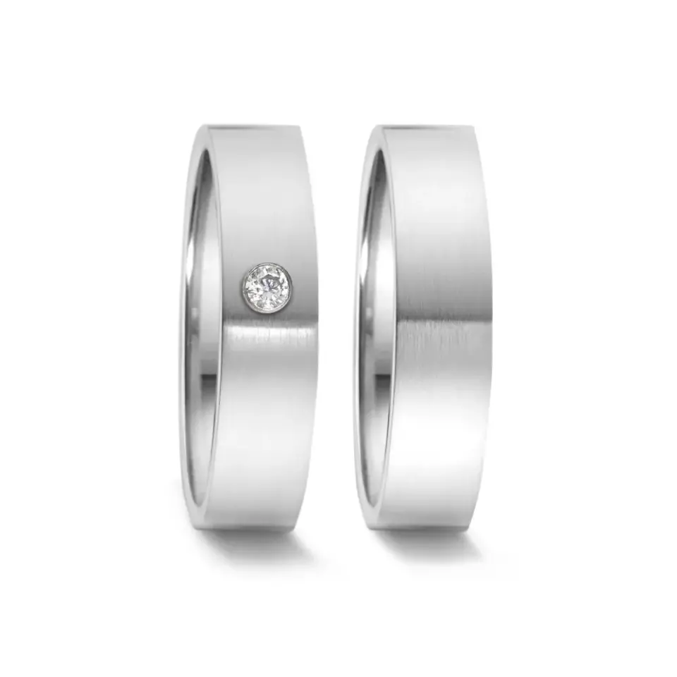 Alianzas de boda de acero con diamante