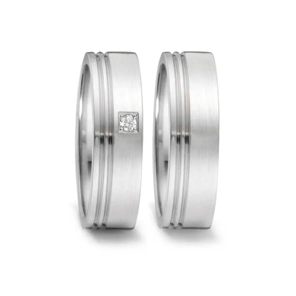 Alianzas de boda de acero con diamante