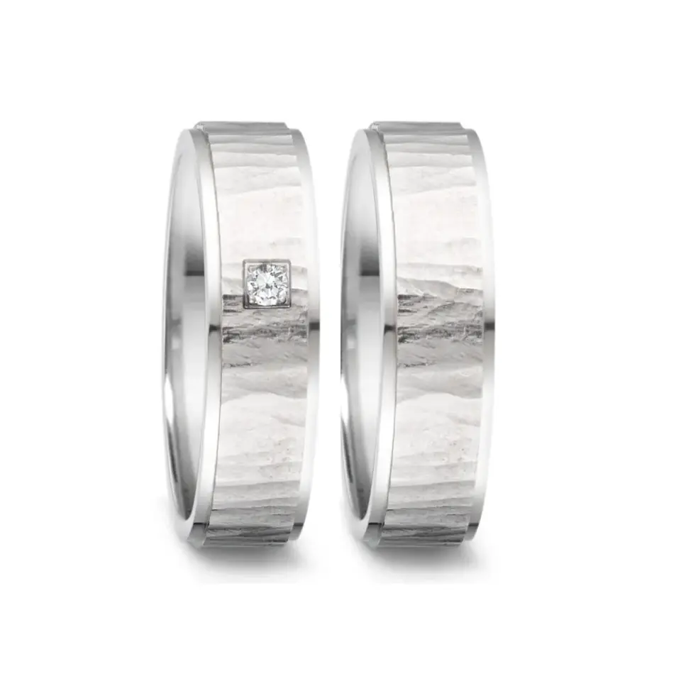 Alianzas de boda de acero con diamante