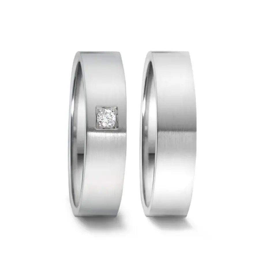 Alianzas de boda de acero con diamante