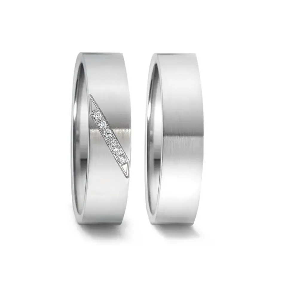 Alianzas de boda de acero con diamantes
