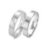 Alianzas de boda de acero con diamantes