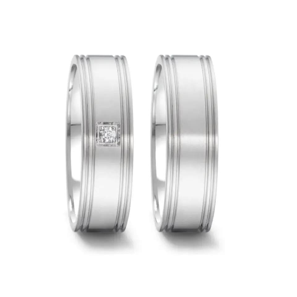 Alianzas de boda de acero con diamante