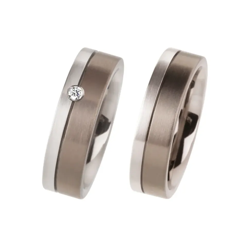 Alianzas de boda de titanio y platino con diamante