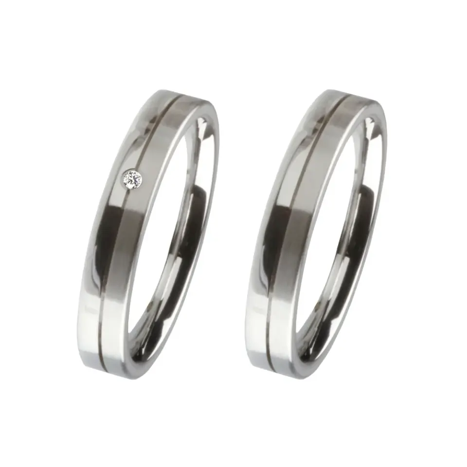 Alianzas de boda de acero con diamante