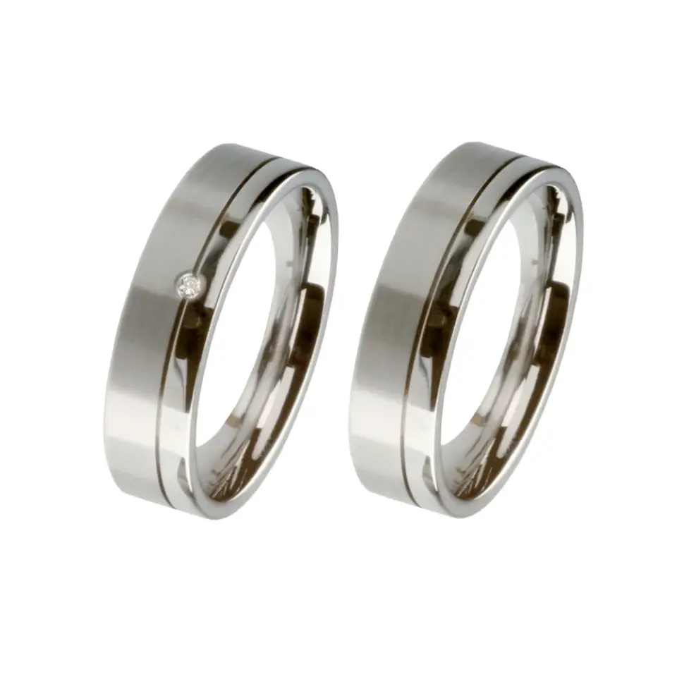 Alianzas de boda de acero con diamante