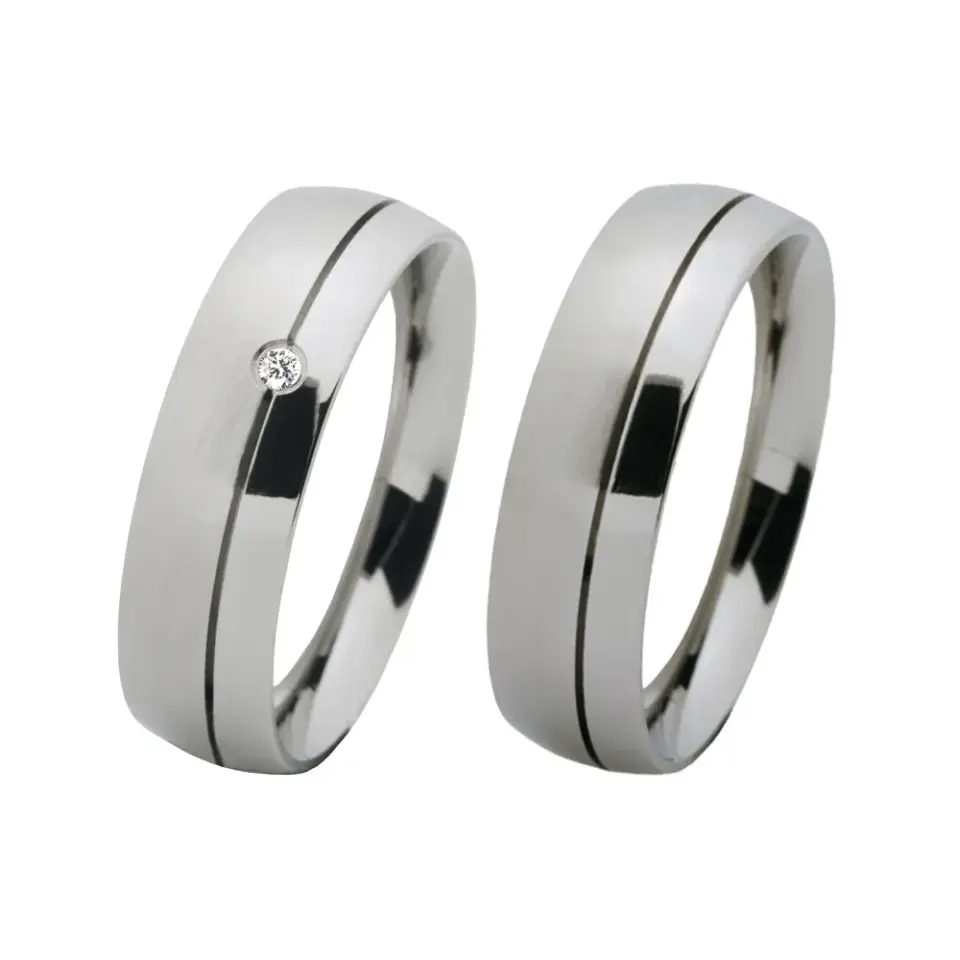 Alianzas de boda de acero con diamante
