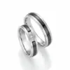 Alianzas de boda de oro blanco y zirconio con diamantes