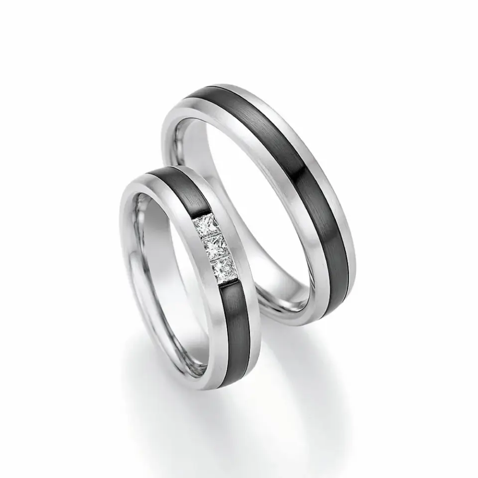 Alianzas de boda de oro blanco y zirconio con diamantes