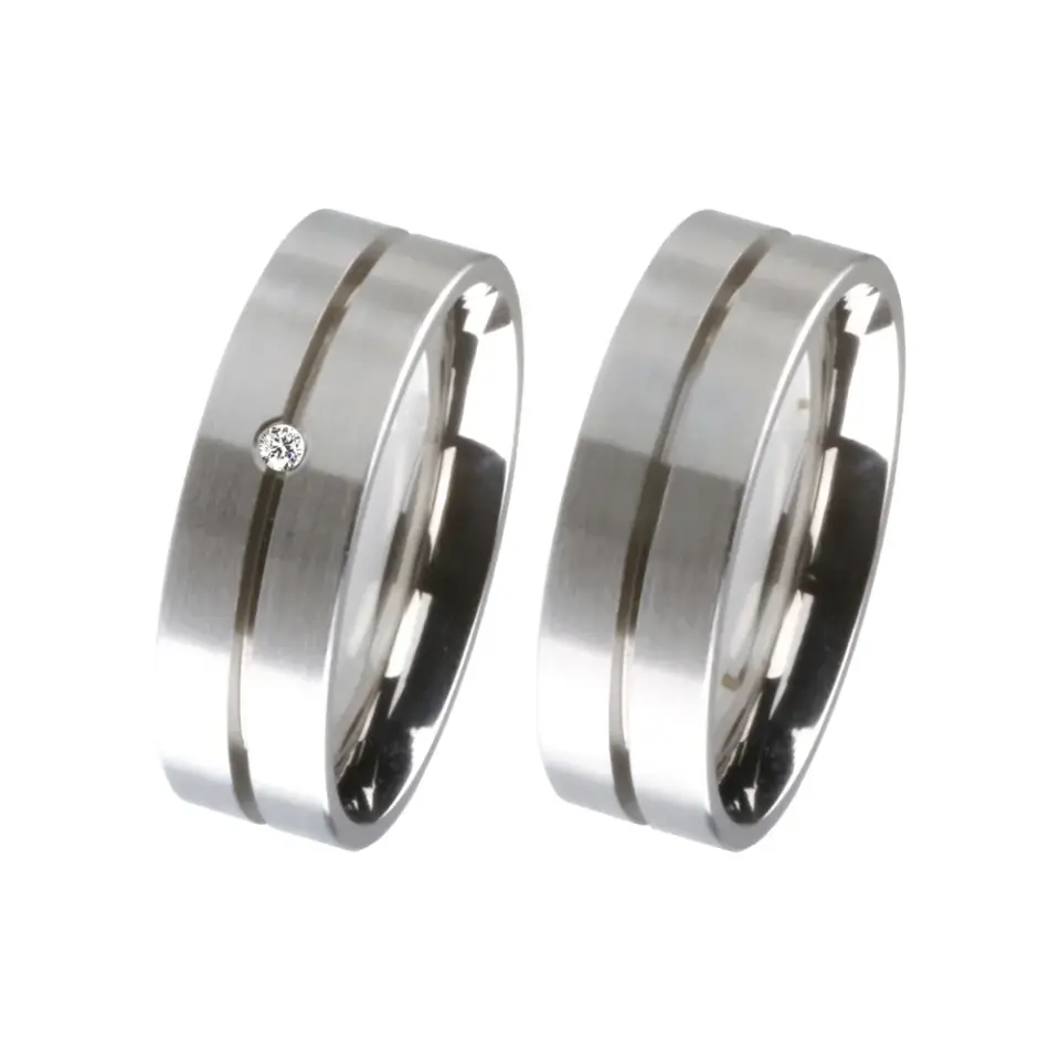 Alianzas de boda de acero con diamante