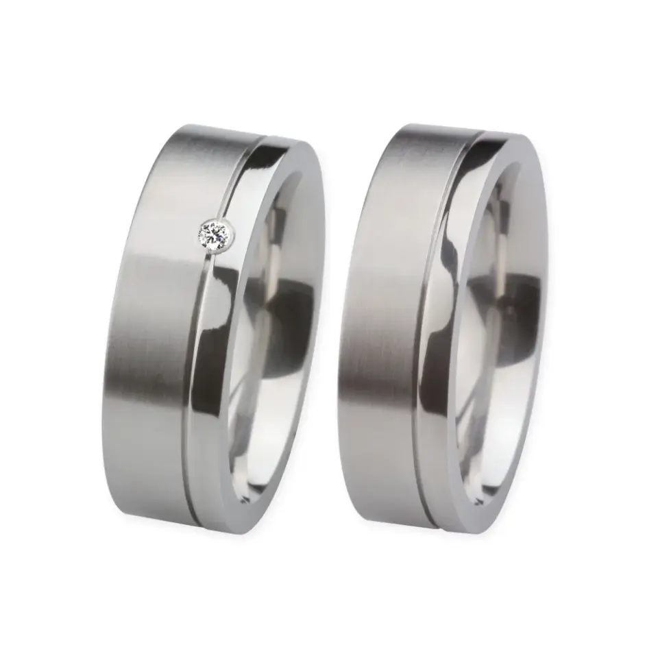 Alianzas de boda de acero con diamante