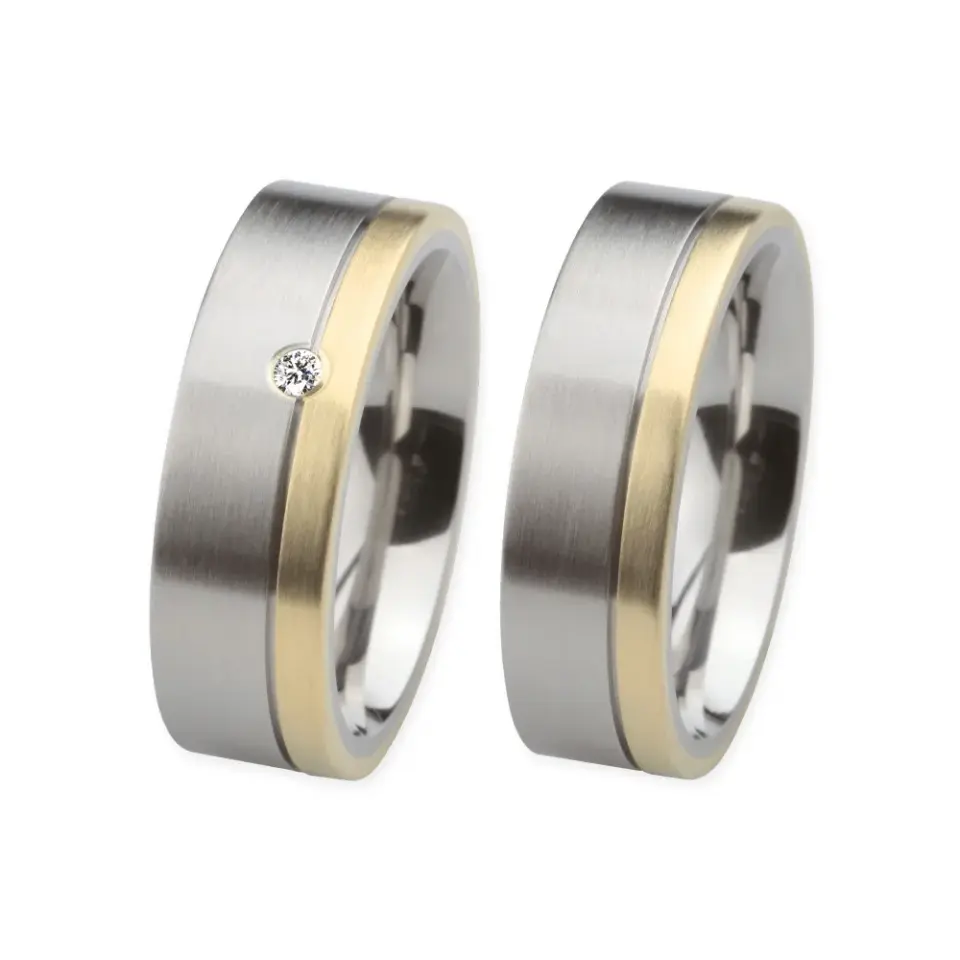 Alianzas de boda de acero y oro amarillo con diamante