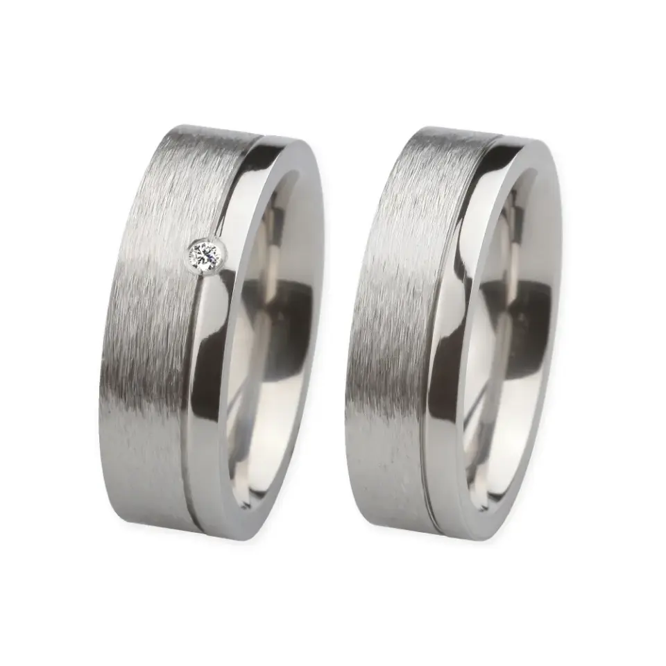 Alianzas de boda de acero con diamante