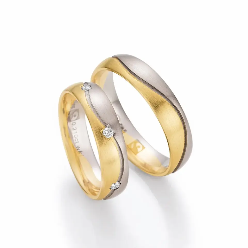 Alianzas de boda de oro blanco y oro amarillo con diamantes