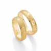 Alianzas de boda de oro amarillo