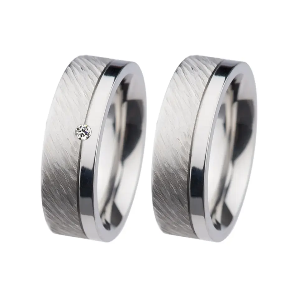 Alianzas de boda de acero con diamante