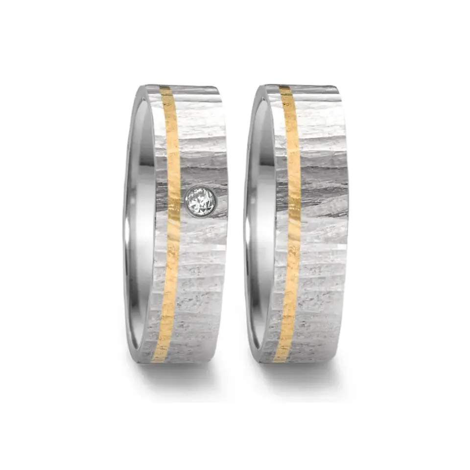 Alianzas de boda de acero y oro amarillo con diamante