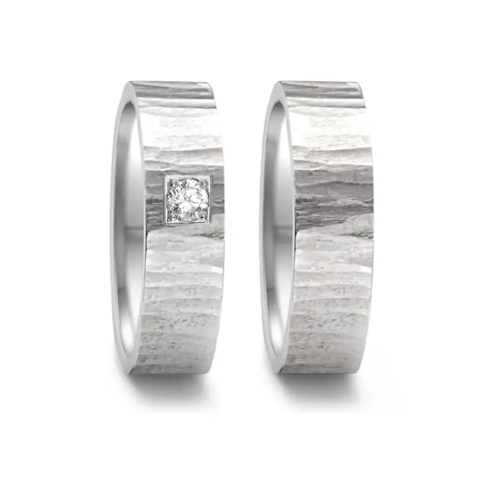 Alianzas de boda de acero con diamante