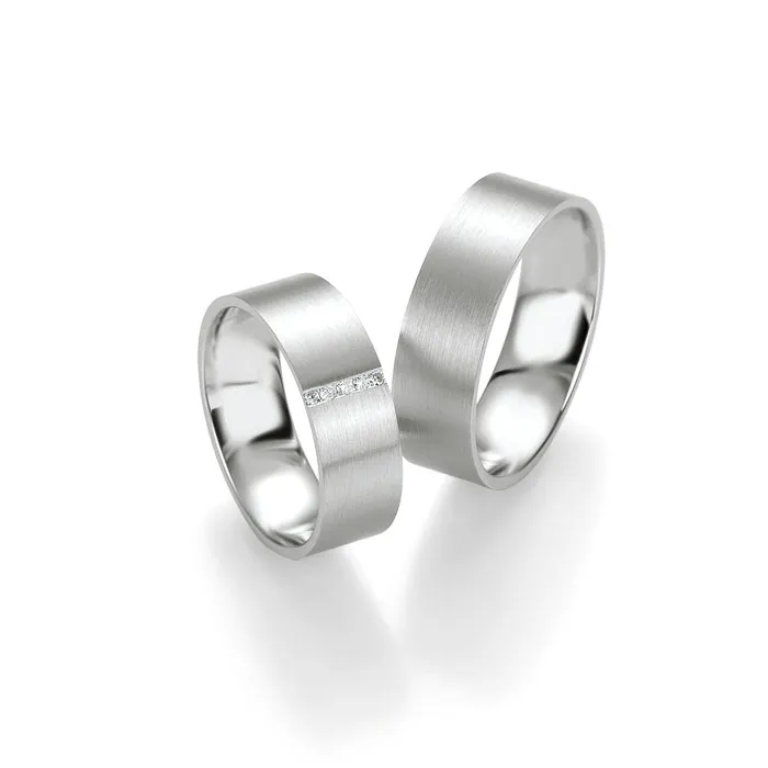 Alianzas de boda de plata con diamantes