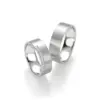 Alianzas de boda de plata con diamantes