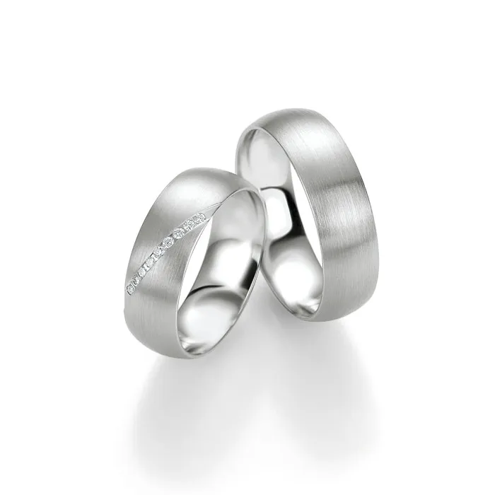 Alianzas de boda de plata con diamantes