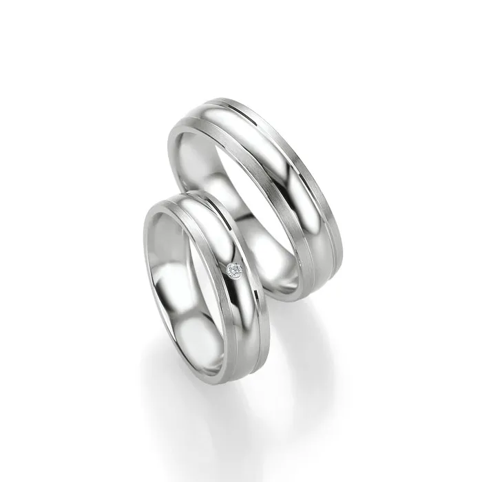 Alianzas de boda de plata con diamante