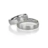 Alianzas de boda de plata con diamantes