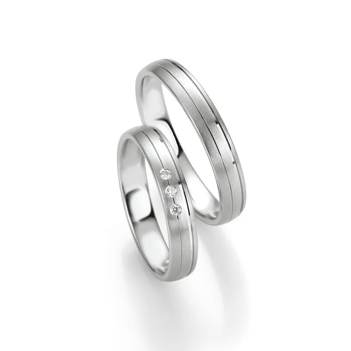 Alianzas de boda de plata con diamantes