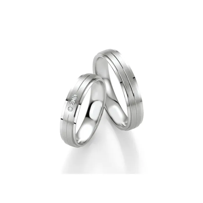 Alianzas de boda de plata con diamantes