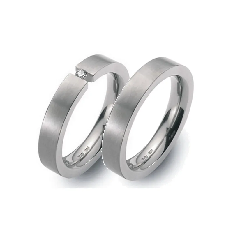 Alianzas de boda de titanio con diamante