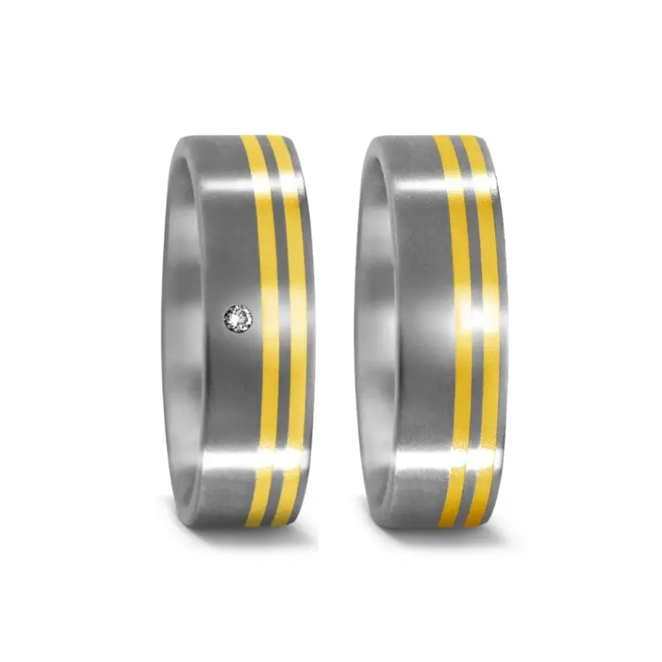 Alianzas de boda de titanio y oro amarillo con diamante